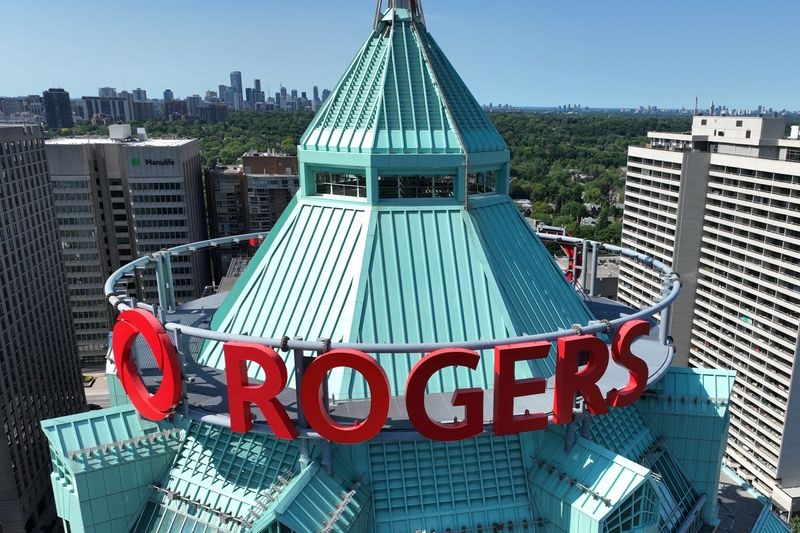 خشم مردم کانادا از قطعی گسترده اینترنت، نهایی شدن قرارداد ادغام راجرز را پیچیده تر کرده است