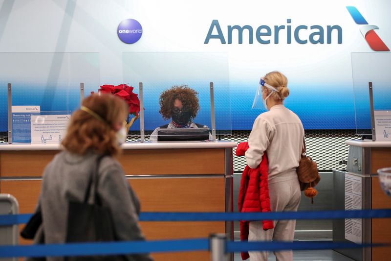 خطوط هوایی آمریکا به دلیل کمبود کارکنان و شرایط نامساعد جوی پروازهای خود را لغو کرد