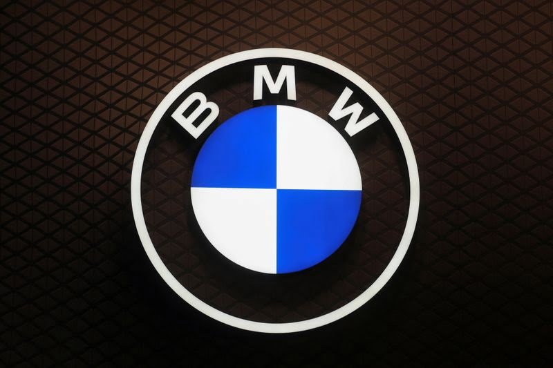 BMW: تعداد کمتر تحویل خودروها را با قیمت بالاتر و فروش خودروهای برقی جبران می کنیم
