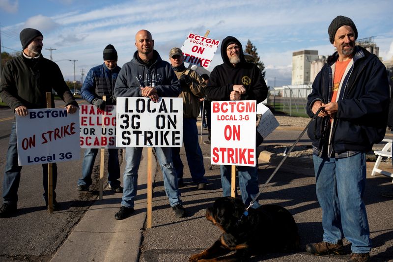 کارگران کلوگ پس از دو ماه اعتصاب به توافقی آزمایشی دست یافتند