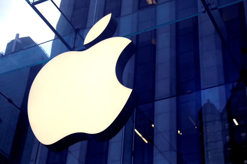 اپل حقوق بسیاری از کارمندان خرده فروشی ایالات متحده را افزایش می دهد