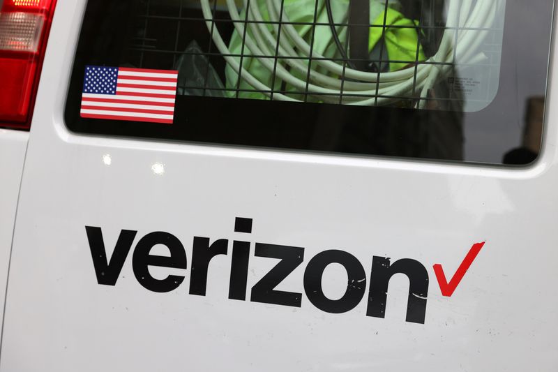 شرکت Verizon حداقل دستمزد برای کارمندان آمریکایی را به 20 دلار در ساعت افزایش داد