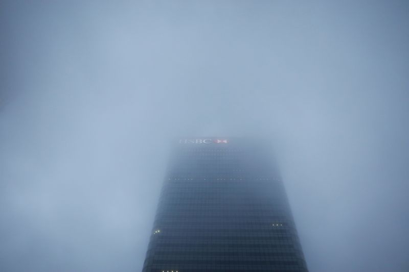بانک HSBC بانکدار خود را پس از اظهارنظر درباره خطرات تغییرات آب و هوایی معلق کرد
