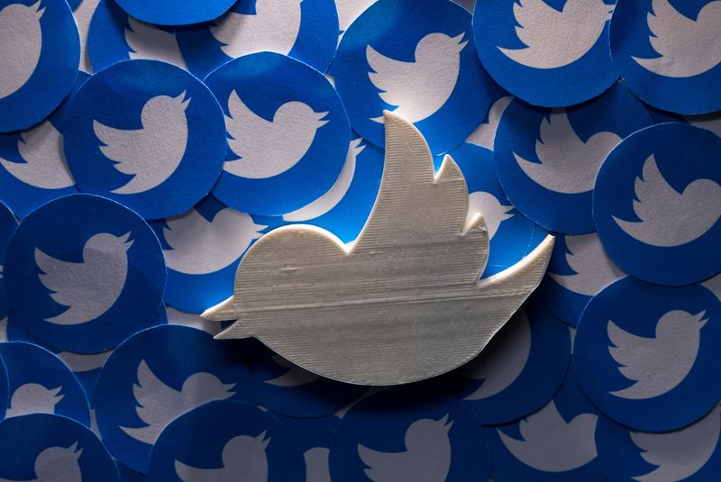 توییتر تخمین می زند که حساب های جعلی و اسپم کمتر از 5 درصد کاربران را تشکیل می‌دهند