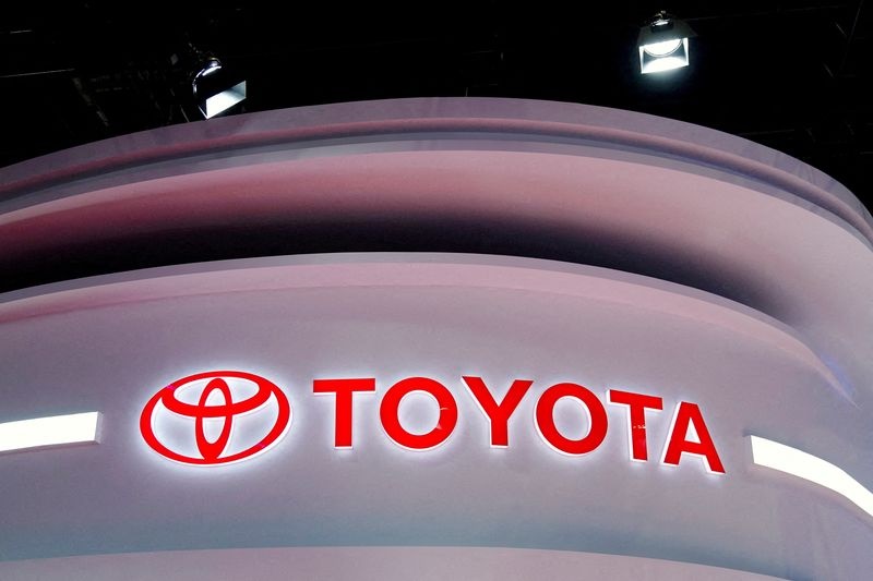 سهام دو شرکت تویوتا و سوبارو پس از اعلام فراخوان اولین خودروی برقی آنها سقوط کرد